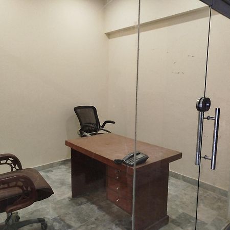 Hotel Crown Plaza, Near Karachi Airport, Darul Sehat Hospital, Dow, Agha Khan And Liaqat Hospital Bagian luar foto