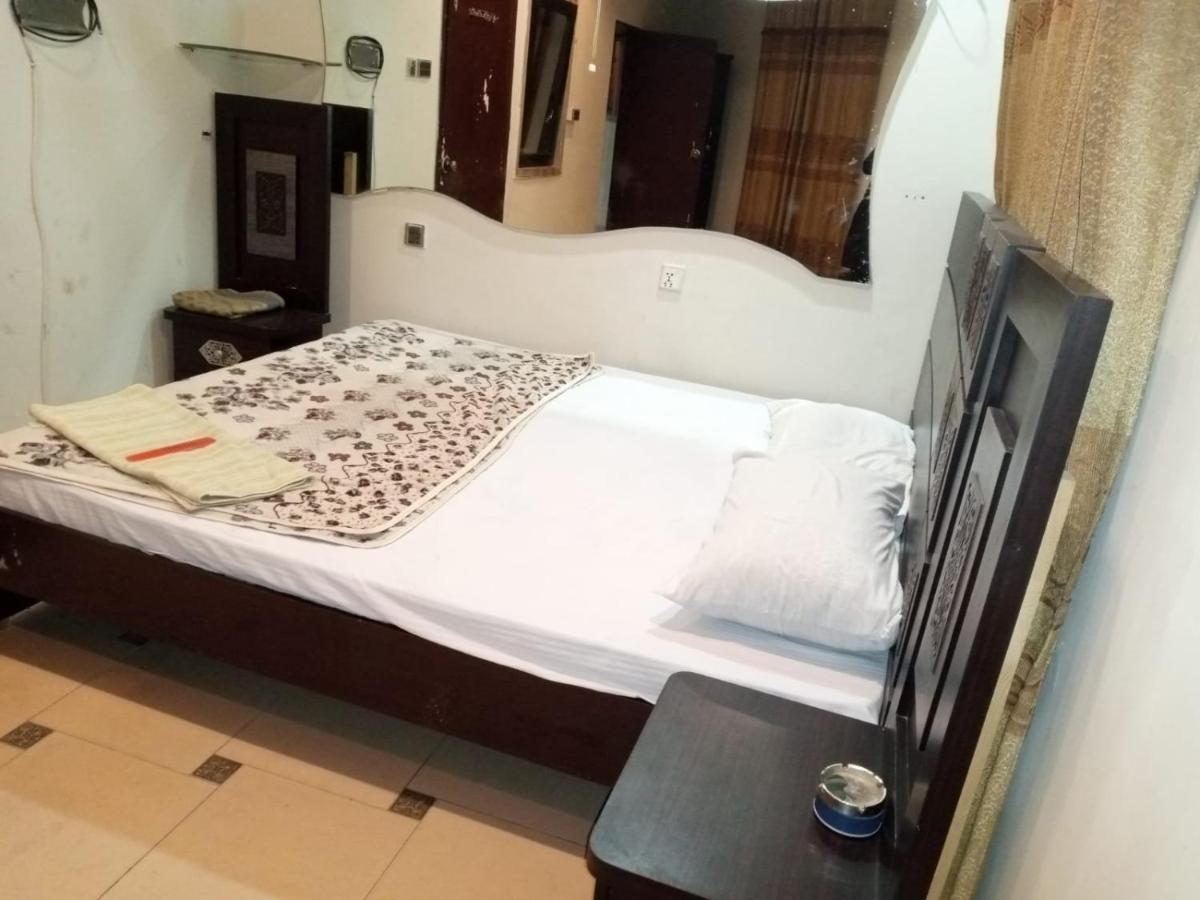 Hotel Crown Plaza, Near Karachi Airport, Darul Sehat Hospital, Dow, Agha Khan And Liaqat Hospital Bagian luar foto
