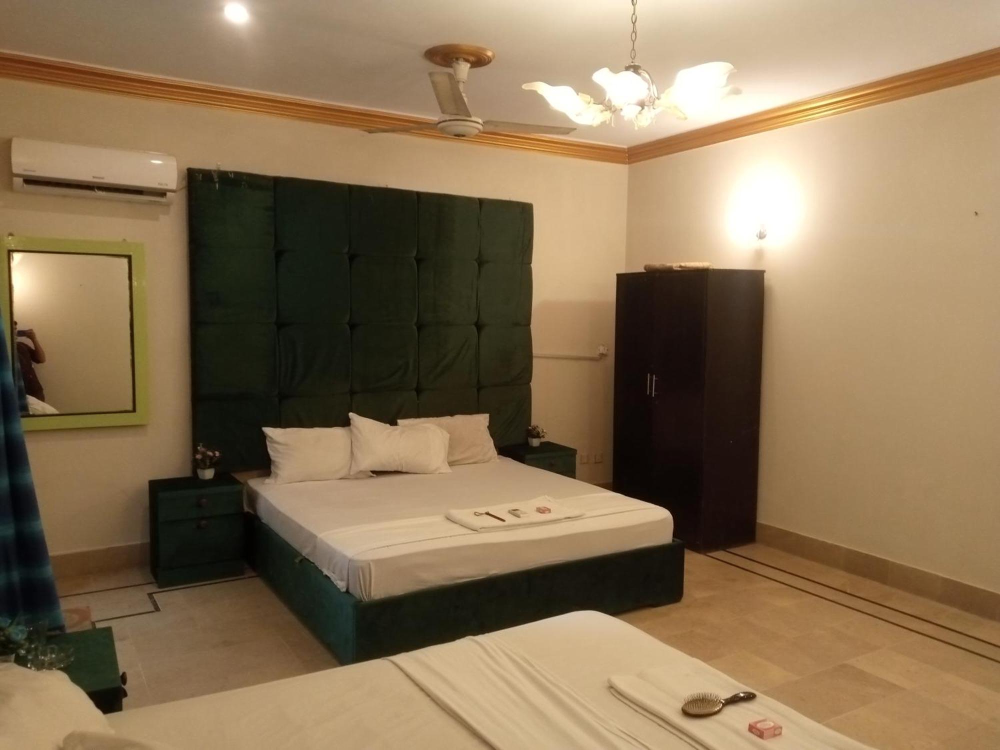 Hotel Crown Plaza, Near Karachi Airport, Darul Sehat Hospital, Dow, Agha Khan And Liaqat Hospital Bagian luar foto