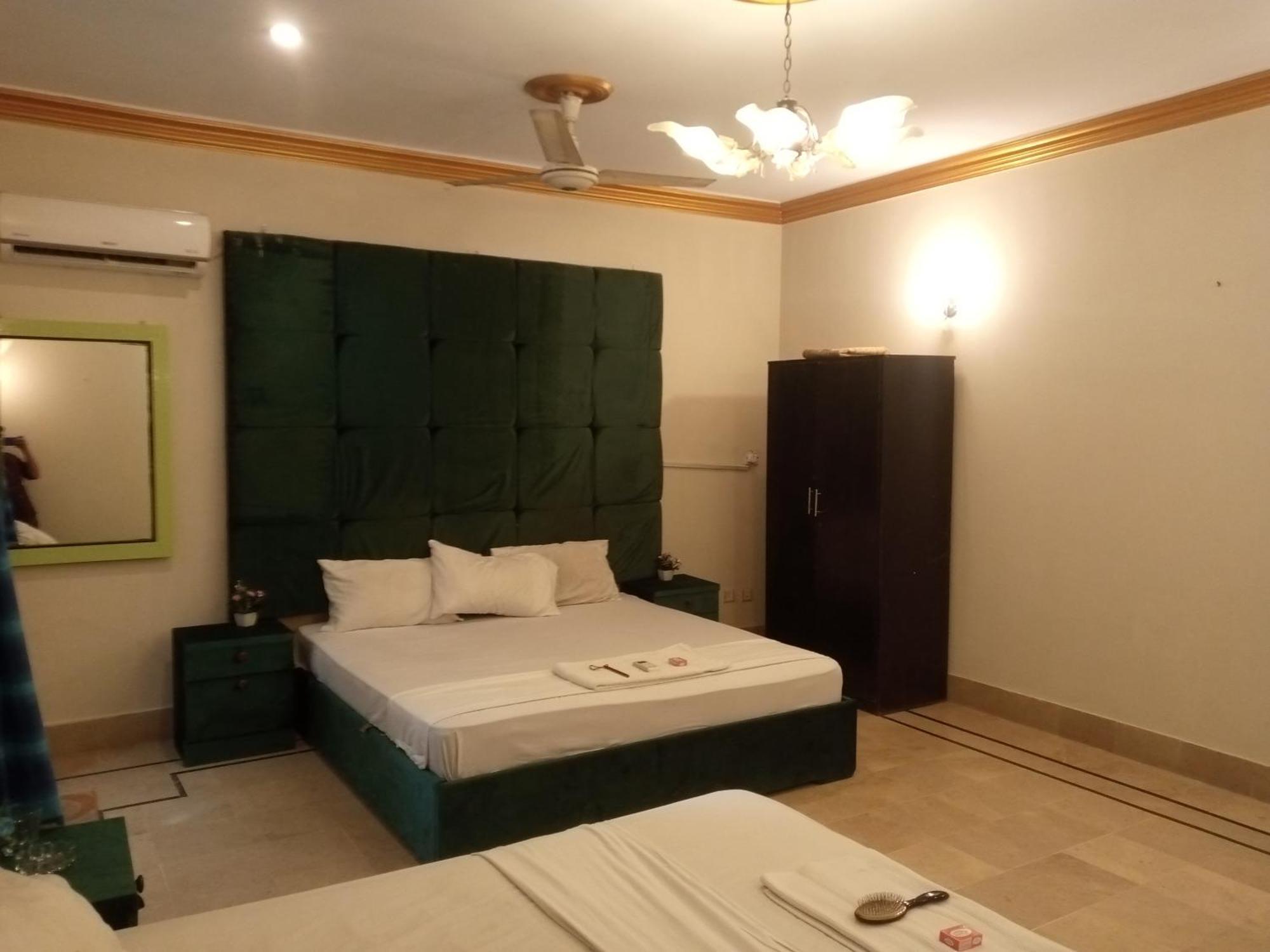 Hotel Crown Plaza, Near Karachi Airport, Darul Sehat Hospital, Dow, Agha Khan And Liaqat Hospital Bagian luar foto
