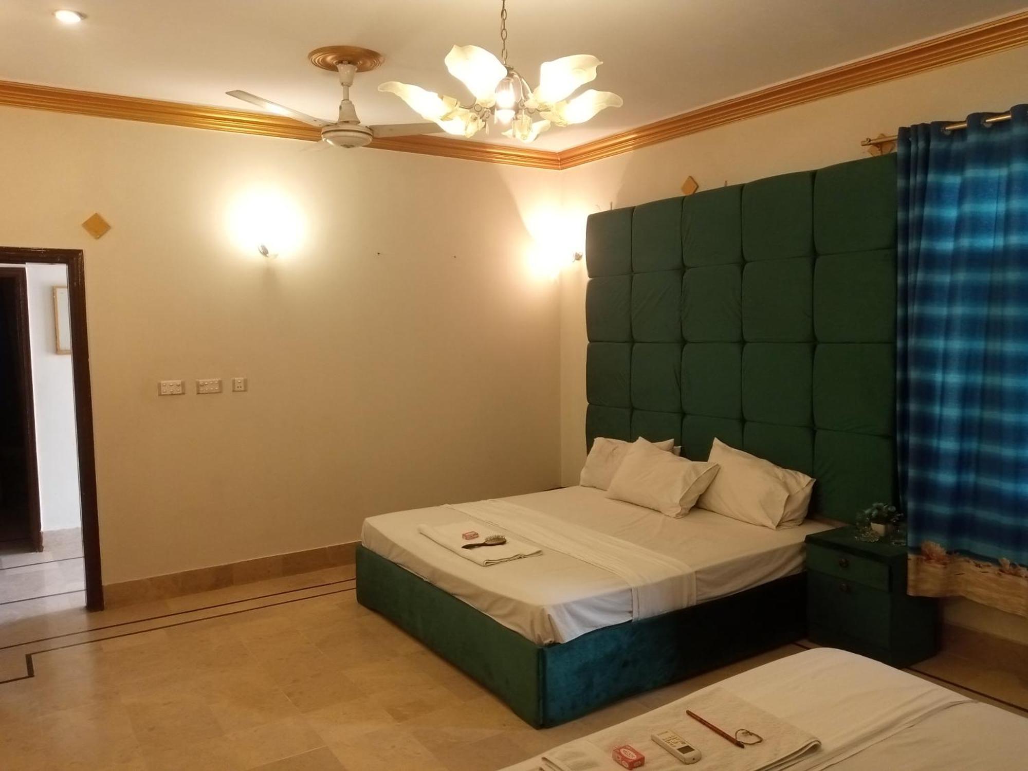 Hotel Crown Plaza, Near Karachi Airport, Darul Sehat Hospital, Dow, Agha Khan And Liaqat Hospital Bagian luar foto