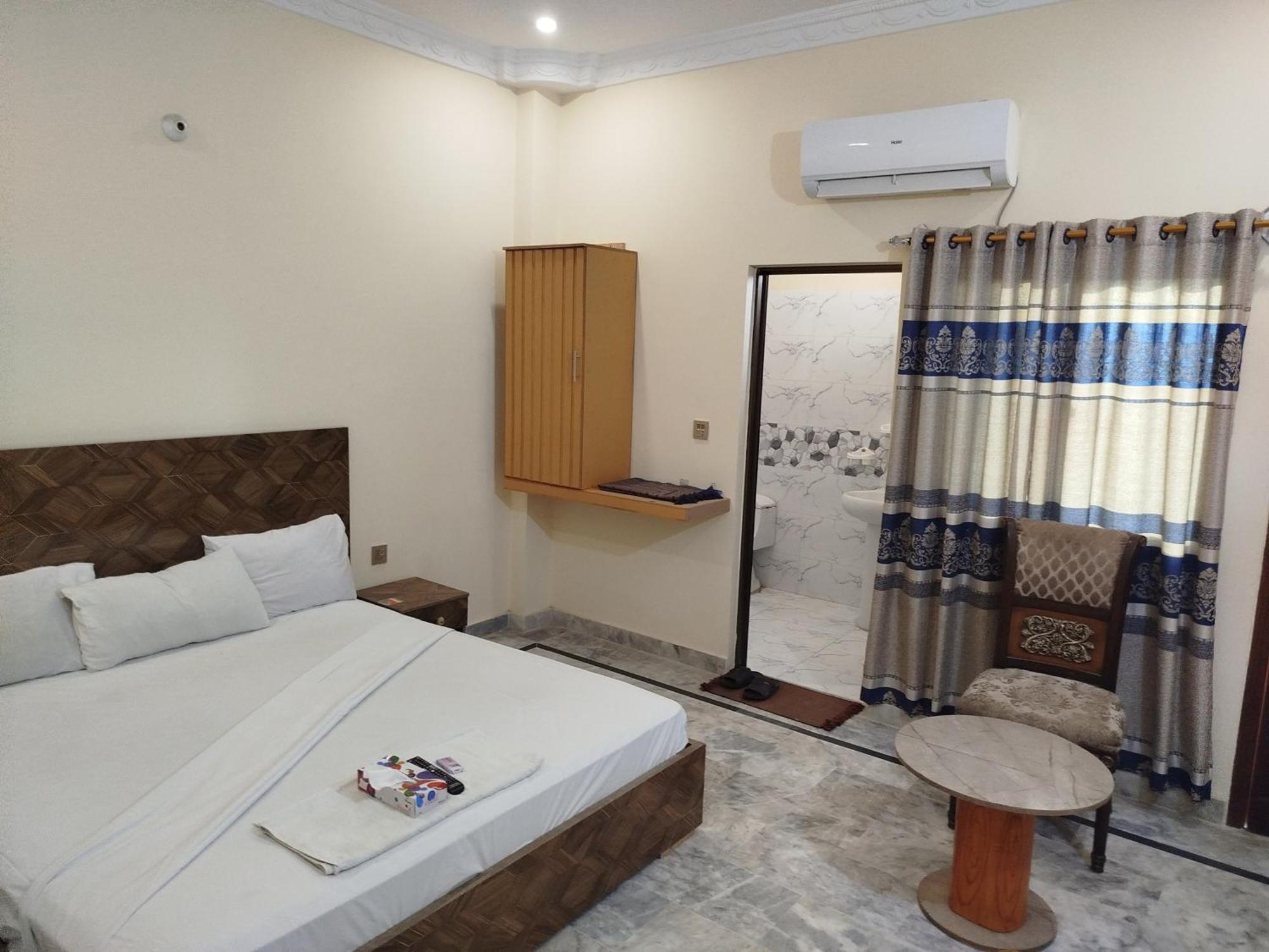 Hotel Crown Plaza, Near Karachi Airport, Darul Sehat Hospital, Dow, Agha Khan And Liaqat Hospital Bagian luar foto