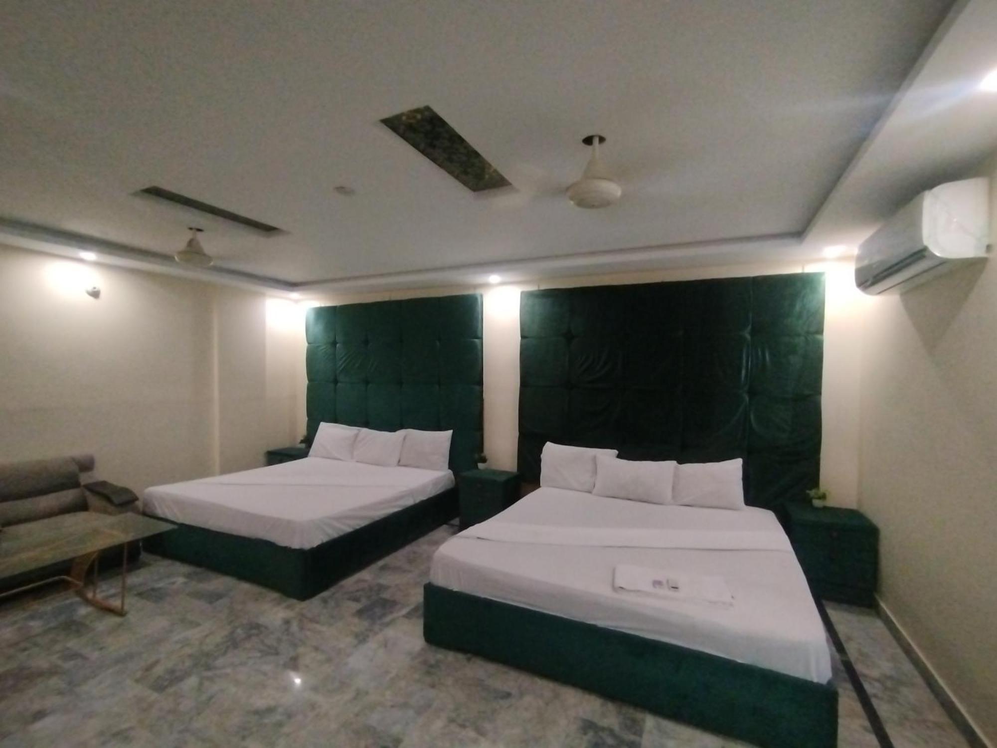 Hotel Crown Plaza, Near Karachi Airport, Darul Sehat Hospital, Dow, Agha Khan And Liaqat Hospital Bagian luar foto