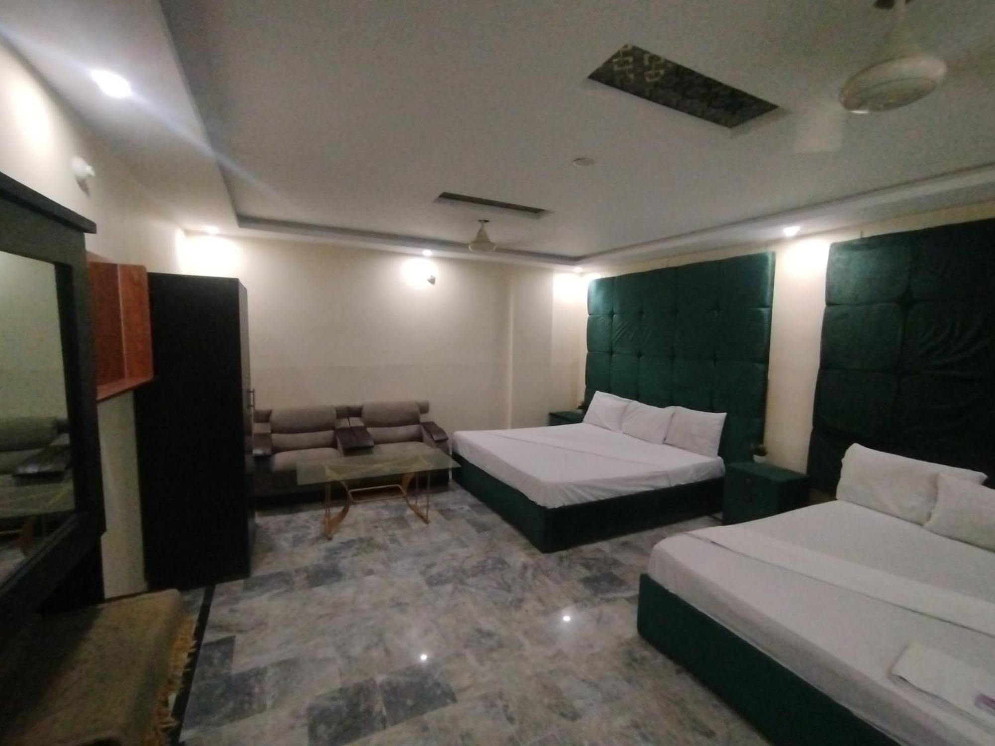 Hotel Crown Plaza, Near Karachi Airport, Darul Sehat Hospital, Dow, Agha Khan And Liaqat Hospital Bagian luar foto