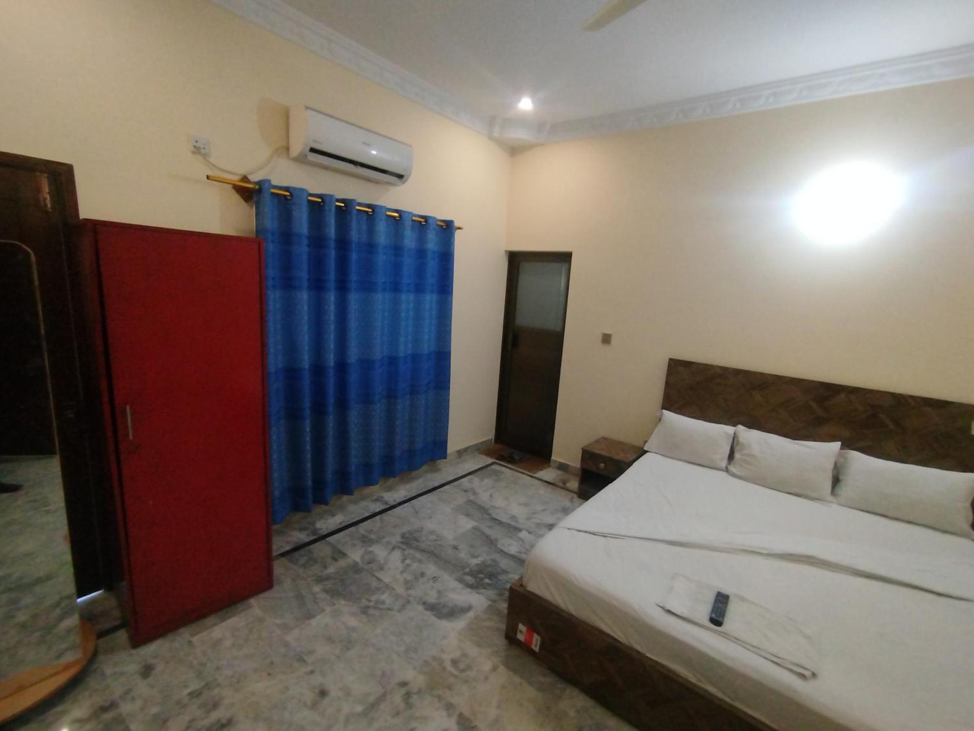 Hotel Crown Plaza, Near Karachi Airport, Darul Sehat Hospital, Dow, Agha Khan And Liaqat Hospital Bagian luar foto
