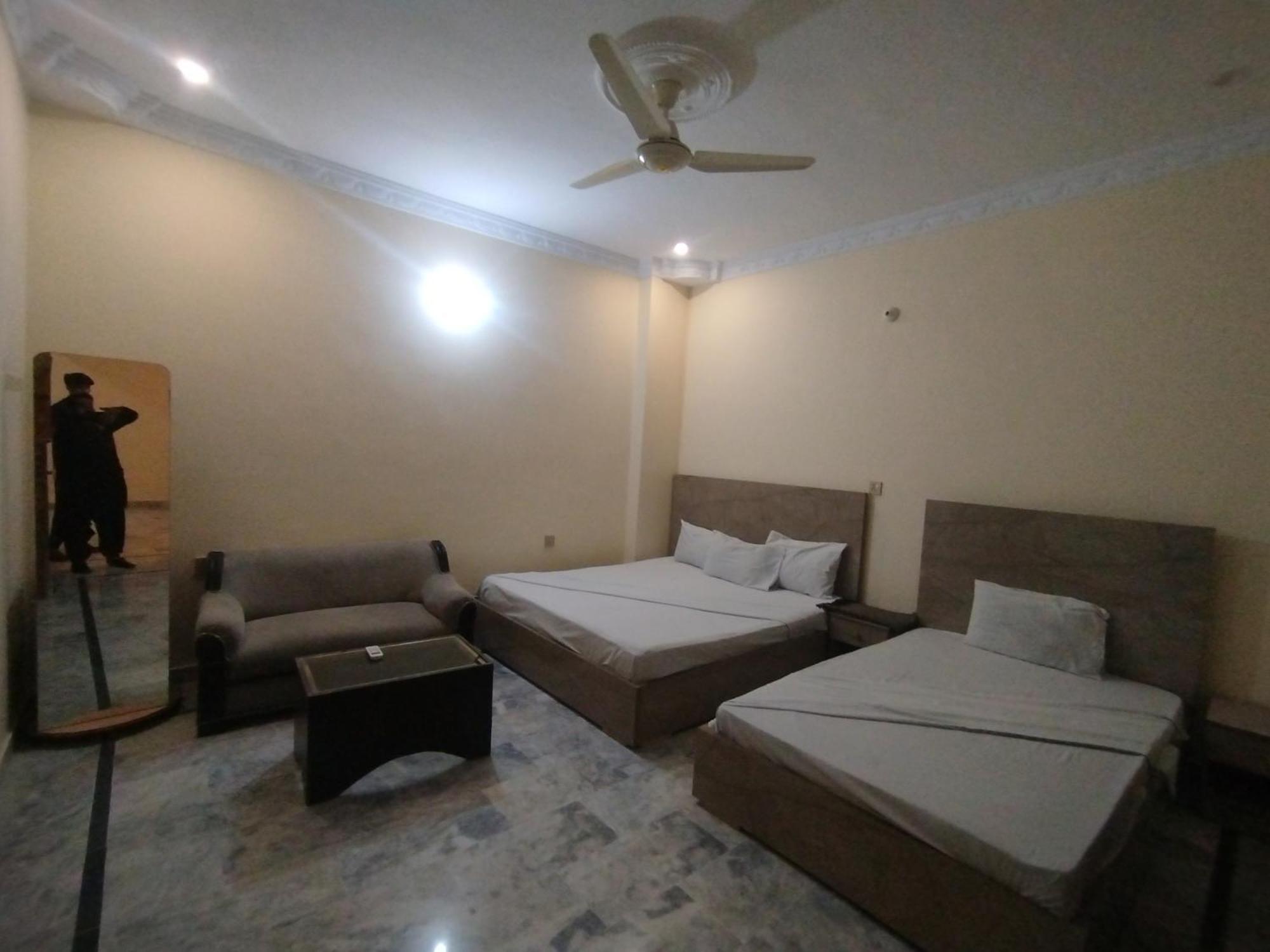 Hotel Crown Plaza, Near Karachi Airport, Darul Sehat Hospital, Dow, Agha Khan And Liaqat Hospital Bagian luar foto