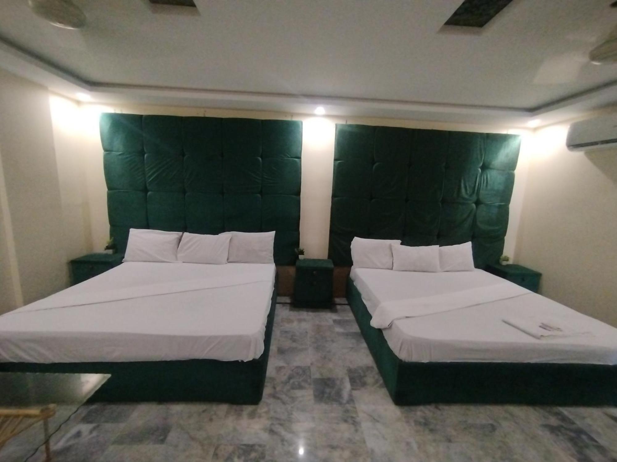 Hotel Crown Plaza, Near Karachi Airport, Darul Sehat Hospital, Dow, Agha Khan And Liaqat Hospital Bagian luar foto