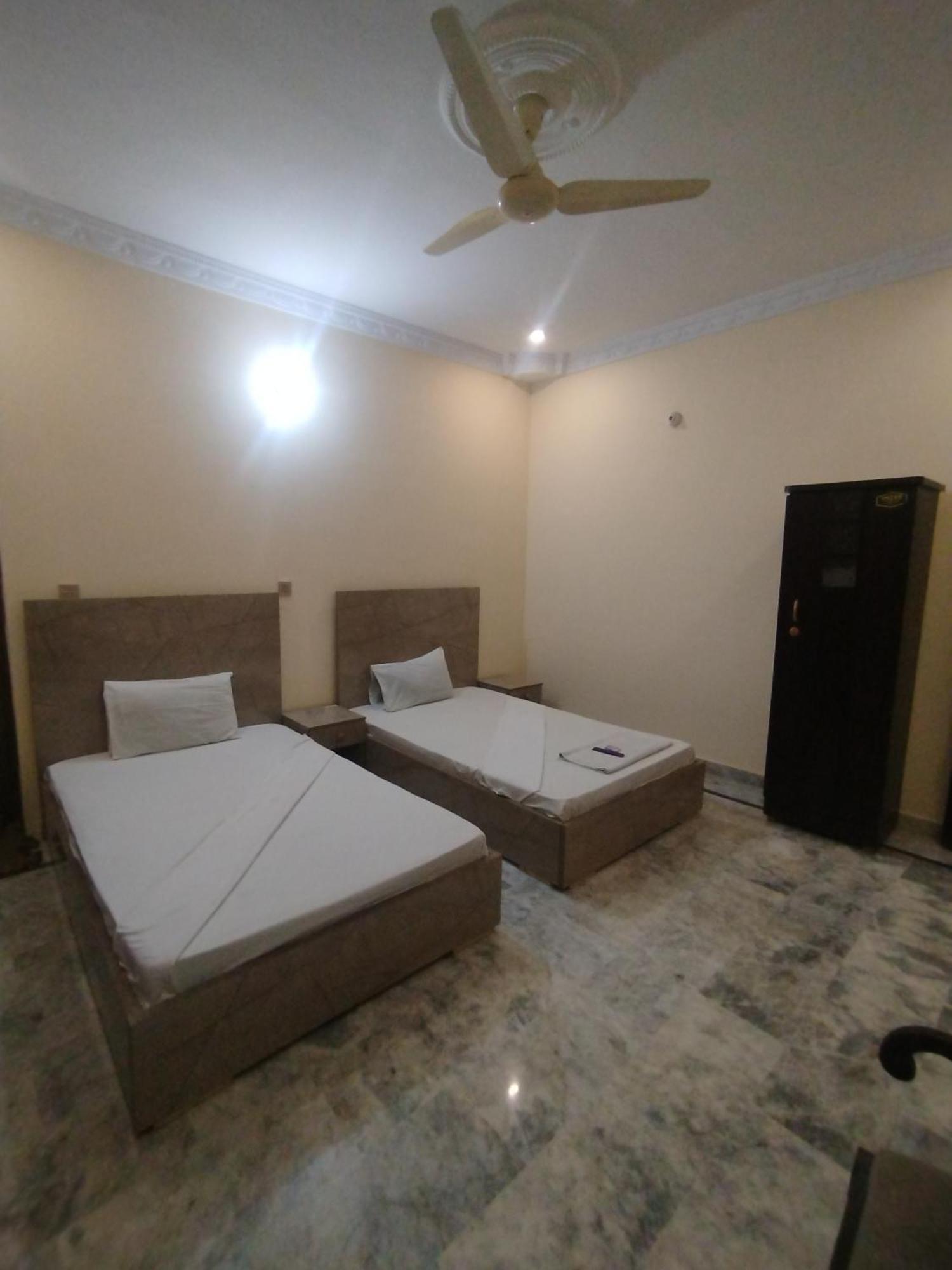 Hotel Crown Plaza, Near Karachi Airport, Darul Sehat Hospital, Dow, Agha Khan And Liaqat Hospital Bagian luar foto