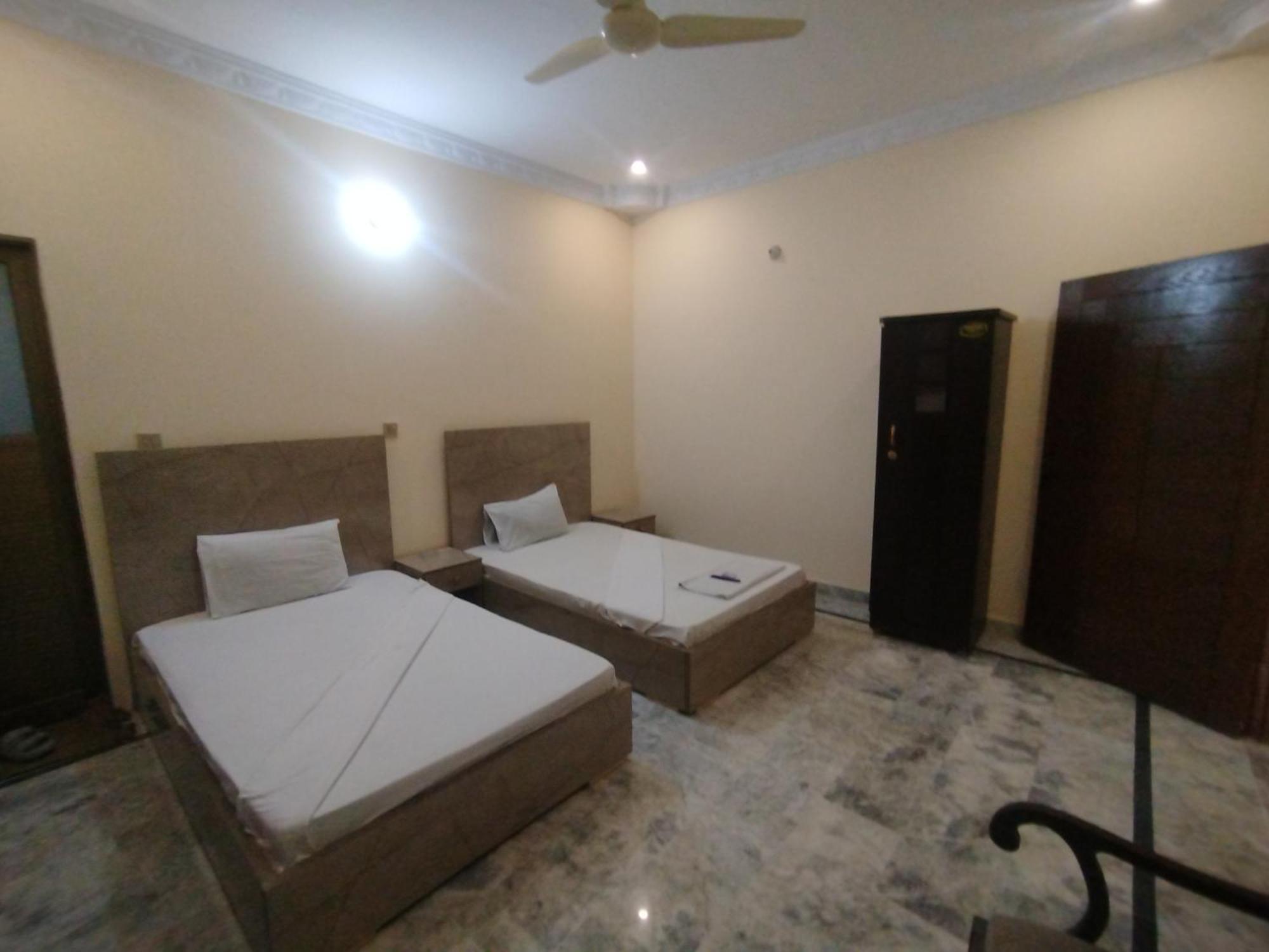 Hotel Crown Plaza, Near Karachi Airport, Darul Sehat Hospital, Dow, Agha Khan And Liaqat Hospital Bagian luar foto