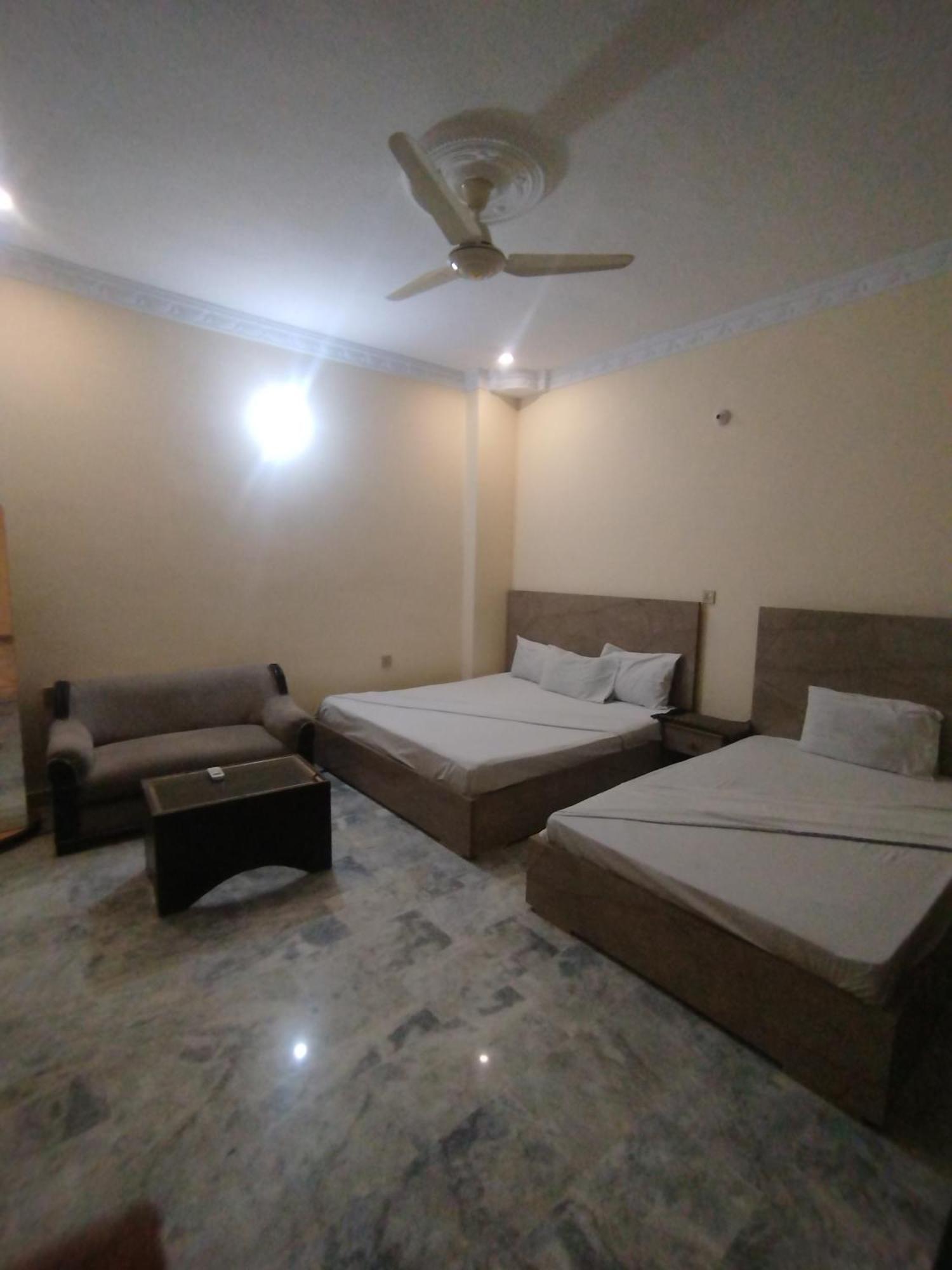 Hotel Crown Plaza, Near Karachi Airport, Darul Sehat Hospital, Dow, Agha Khan And Liaqat Hospital Bagian luar foto