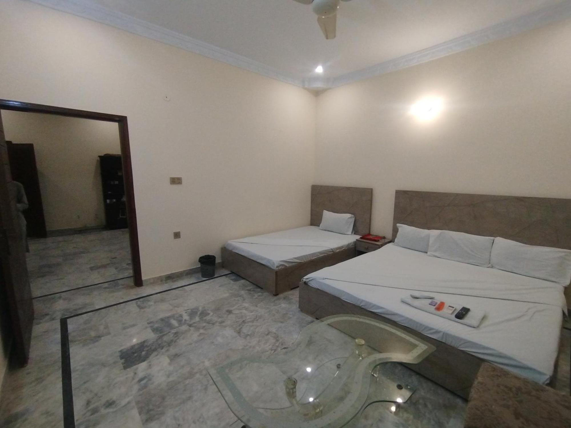 Hotel Crown Plaza, Near Karachi Airport, Darul Sehat Hospital, Dow, Agha Khan And Liaqat Hospital Bagian luar foto