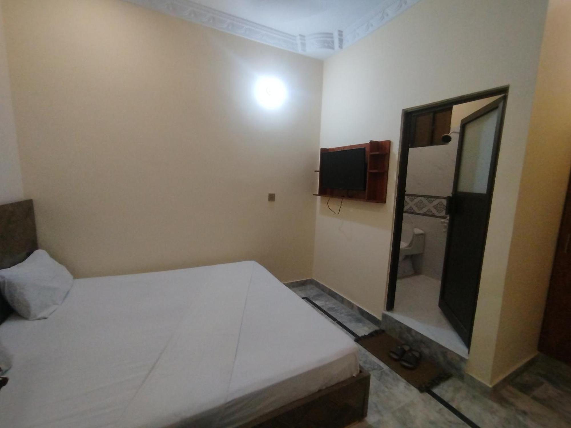 Hotel Crown Plaza, Near Karachi Airport, Darul Sehat Hospital, Dow, Agha Khan And Liaqat Hospital Bagian luar foto
