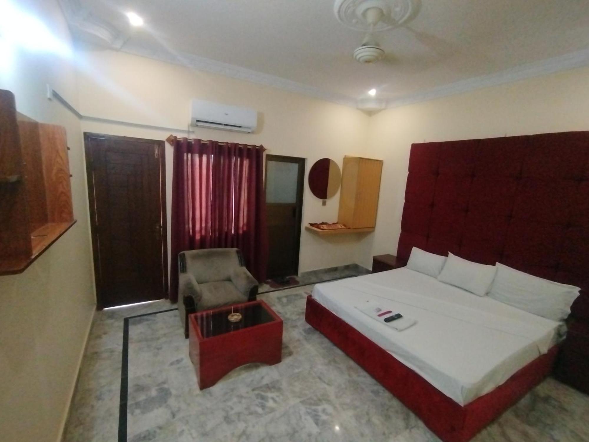 Hotel Crown Plaza, Near Karachi Airport, Darul Sehat Hospital, Dow, Agha Khan And Liaqat Hospital Bagian luar foto